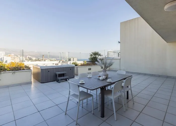 Lazarica Penthouse דירה *